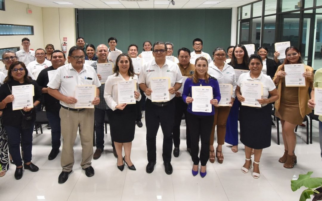 UT Chetumal entrega constancias al personal administrativo y académico